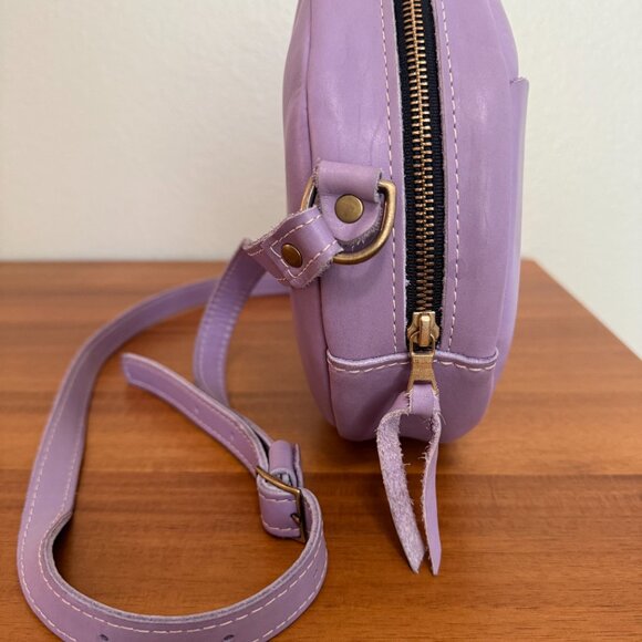 Portland Leather Large Circle Crossbody Bag in Lavender - Picture 5 of 7